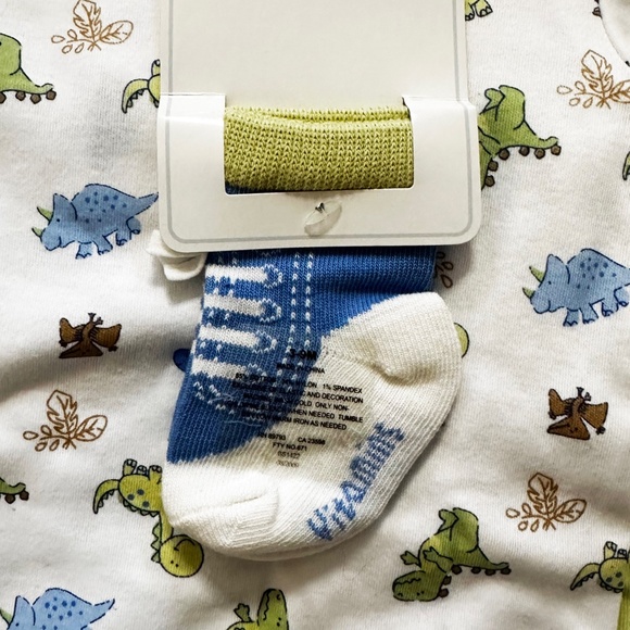 New! | Vitamin Baby | 4-Piece set with Dinosaur Pattern | Boys | Infant 9 Months - Picture 3 of 3